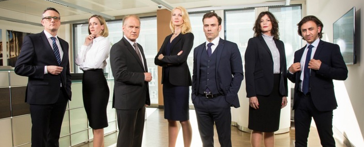 „Danke Deutschland!“: Neue ZDF-Sketchreihe vertritt „heute-show“ im Sommer – Ralf Kabelka und Sabine Vitua im Ensemble – Bild: obs/​ZDF/​Richard Hübner