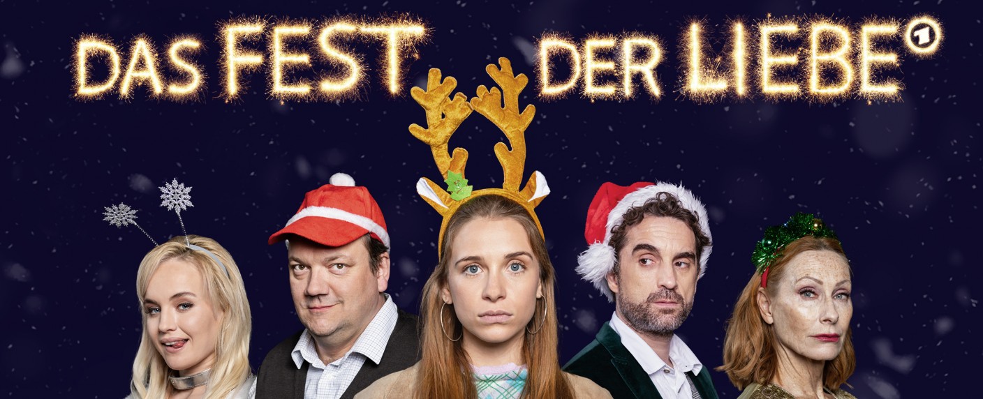 [UPDATE] „Das Fest der Liebe“: Neue Impro-Komödie mit Charly Hübner und Devid Striesow im Weihnachtsprogramm – Norwegische Miniserie „Powerplay“ zum Jahreswechsel im NDR Fernsehen – Bild: ARD Degeto/​Gulliver Theis