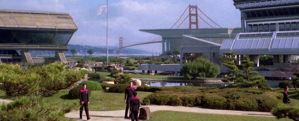 Das Gelände der Sternenflotten-Akademie in der „TNG“-Episode „Ein missglücktes Manöver“ – Bild: CBS Paramount Television