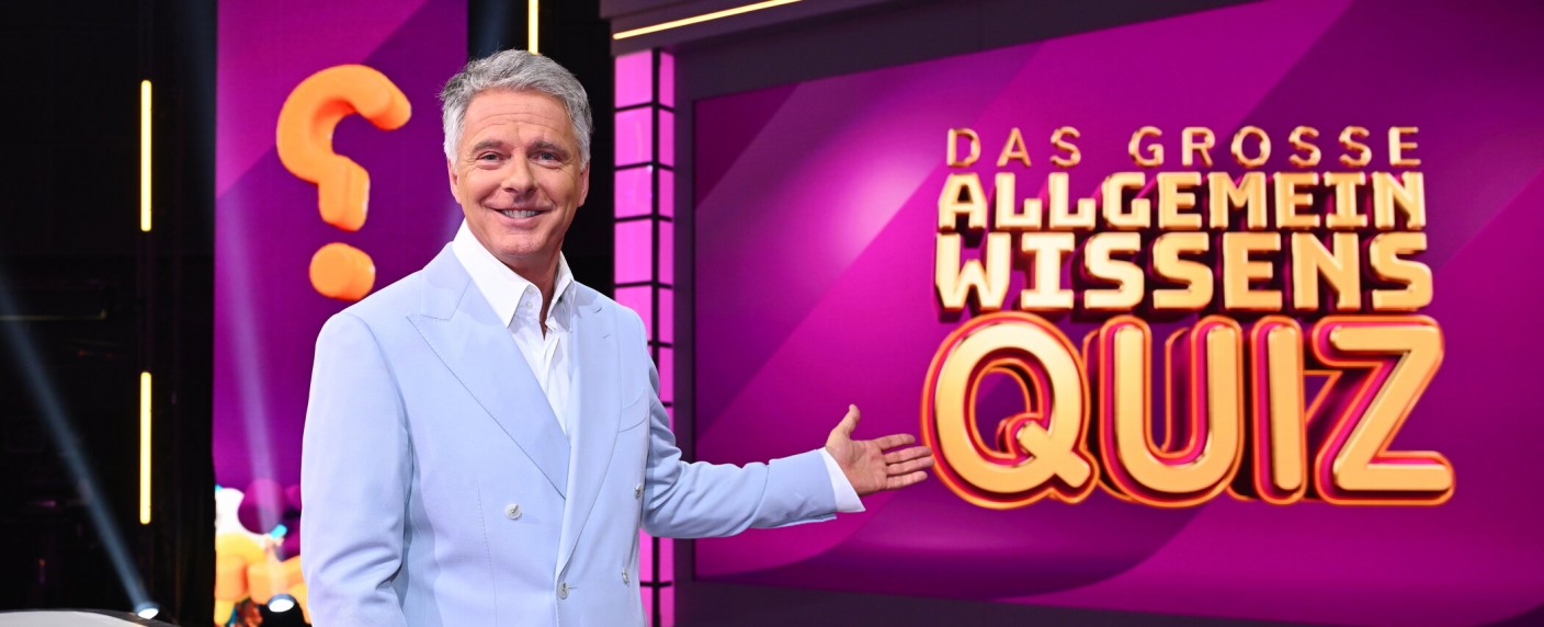 „Das große Allgemeinwissensquiz“: Frische Folgen mit Jörg Pilawa in Sicht – Sat.1 setzt Quizshow mit der zweiten Staffel fort – Bild: Joyn/​Willi Weber