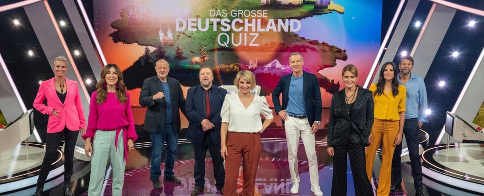 „Das große Deutschland-Quiz“: Sabine Heinrich (M.) mit ihren prominenten Gästen – Bild: ZDF/ZDF/Sascha Baumann