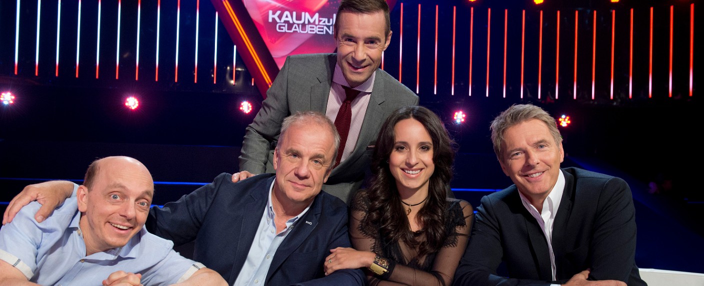 „Kaum zu glauben!“: Die lustigste Show des Sommers läuft im NDR – Review – Comedy-Rateshow mit Pflaume, Stumph, Pilawa, Hoëcker und Co. – Bild: NDR/​Thorsten Jander