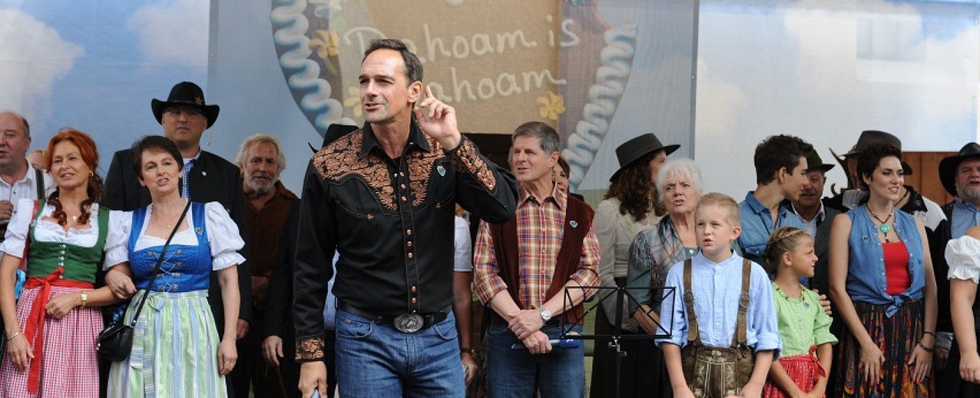 „Dahoam is Dahoam“: Großer Special-Nachmittag im August – fernsehserien.de