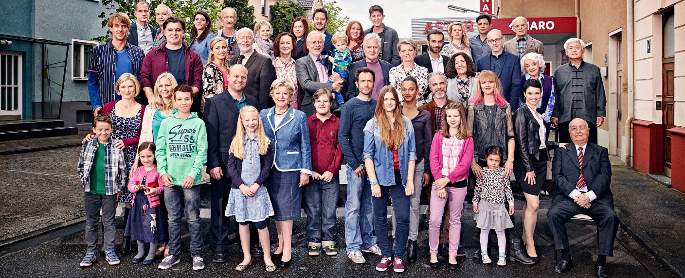 Sonntagsquoten: ARD punktet mit „Lindenstraße“-Jubiläum und Doppel-„Tatort“ – Jauchs RTL-Jahresrückblick schwächer als zuletzt – Bild: WDR/​Thomas Rabsch