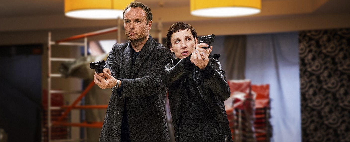 Meret Becker gibt Abschied vom Berliner „Tatort“ bekannt – Noch fünf Fälle warten auf die Ermittler Rubin und Karow – Bild: rbb/​(M)/​Frédéric Batier