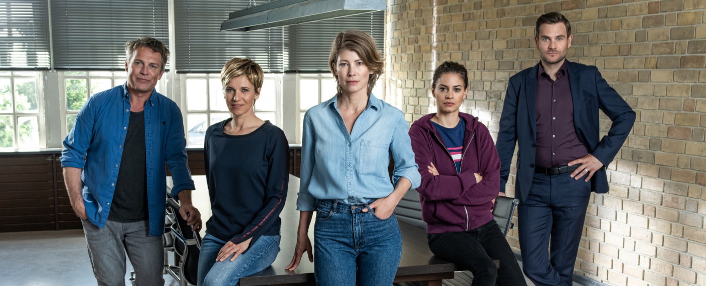Neue „SOKO“-Staffeln: Rückkehrtermine für Teams aus Potsdam, Köln, Wismar und Stuttgart verkündet – „SOKO Köln“-Chefin steigt aus, „Lindenstraße“-Veteranin besucht „SOKO Stuttgart“ – Bild: ZDF/​Lars Laison