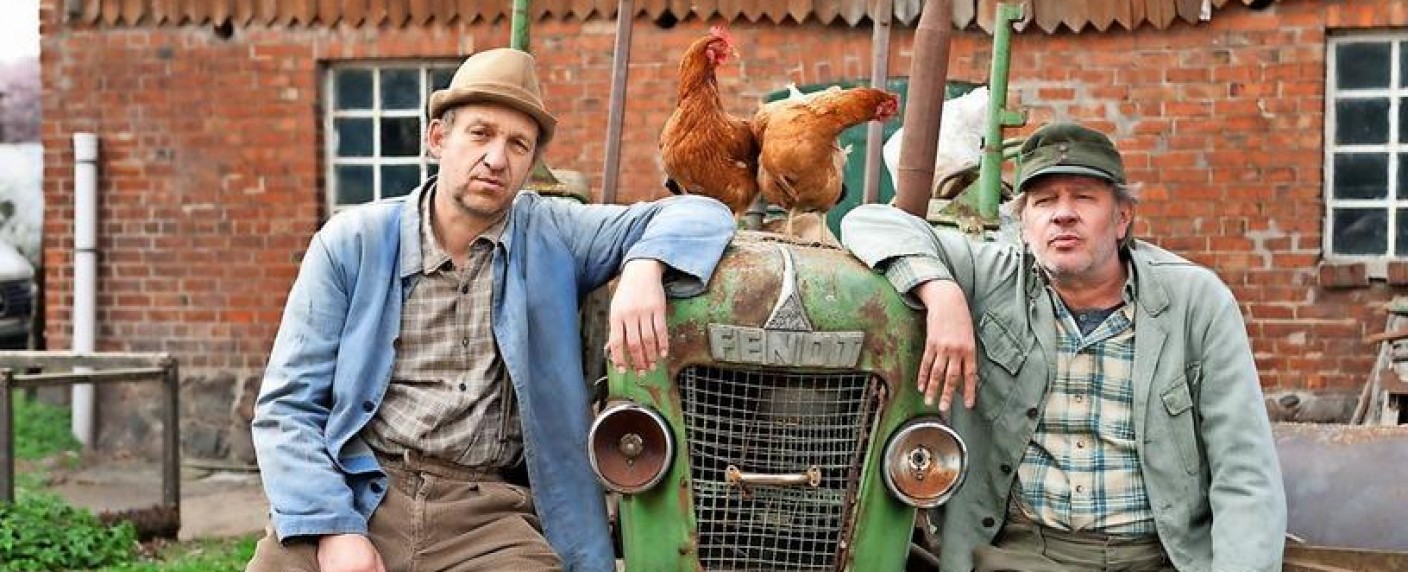 Aus für „Neues aus Büttenwarder“: NDR beendet Serie nach Ausstieg von Peter Heinrich Brix – „Ohne Adsche möchten wir die Serie nicht weiterführen.“ – Bild: NDR/​Nicolas Maack