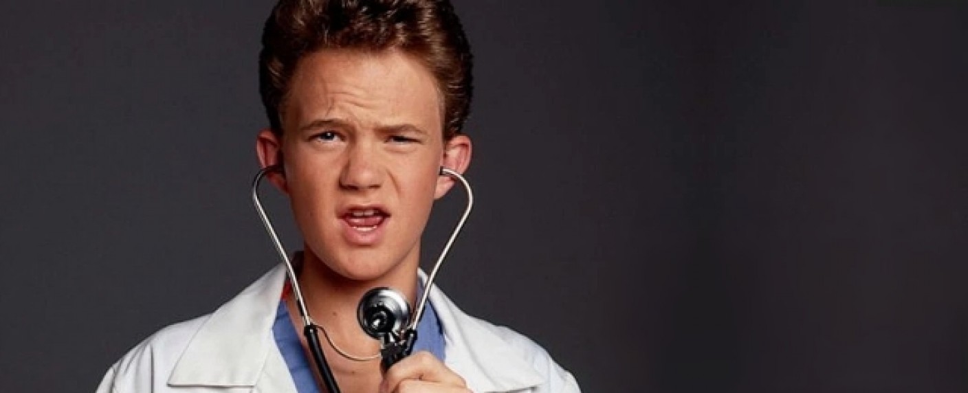 „Doogie Howser, M.D.“-Remake erhält bei Disney+ Serienbestellung – „Doogie Kameāloha, M.D.“ um junges Genie auf Hawaii – Bild: ÂBC