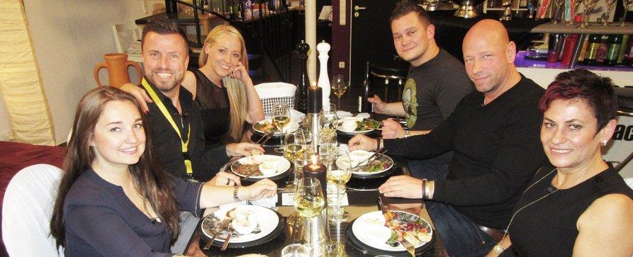 10 Jahre „Das perfekte Dinner“: Jubiläumswoche im März – Ehemalige Kandidaten treten erneut in den Kochwettstreit – Bild: VOX/​itv studios