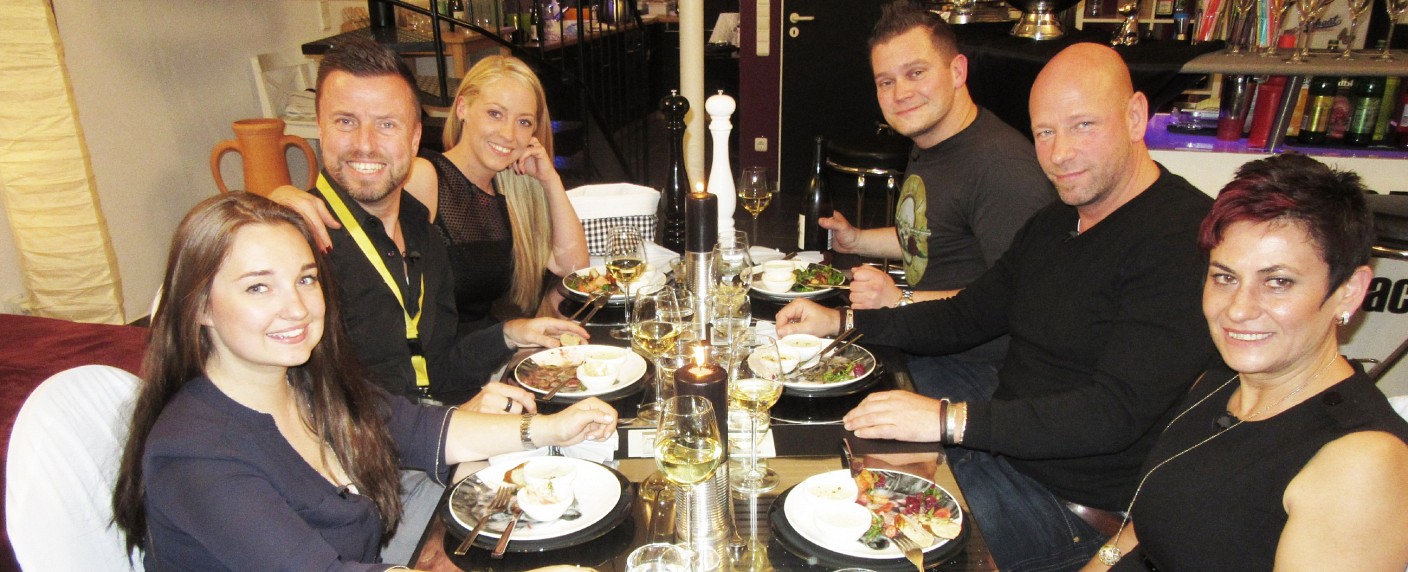 10 Jahre „Das perfekte Dinner“: Jubiläumswoche im März – Ehemalige Kandidaten treten erneut in den Kochwettstreit – Bild: VOX/​itv studios