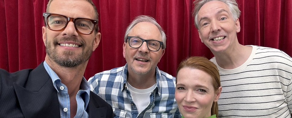 Das Promi-Panel der zehnten „Wer stiehlt mir die Show?“-Staffel: (v. l.) Joko Winterscheidt, Olli Dittrich, Karoline Herfurth und Olli Schulz – Bild: Joyn/Florida TV