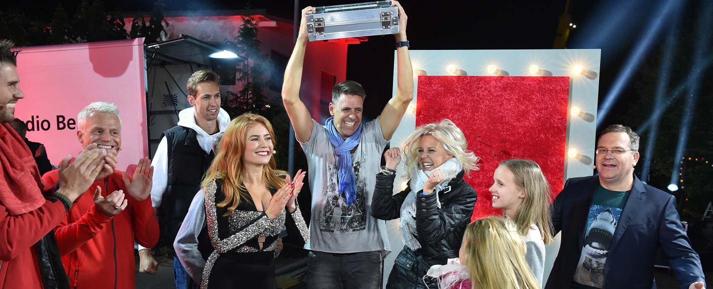 TV-Kritik: „Das ProSieben Auswärtsspiel“ – So schön kann Chaos-Fernsehen sein – Originelle Live-Show brilliert durch Unperfektheit – Bild: ProSieben/​André Kowalski