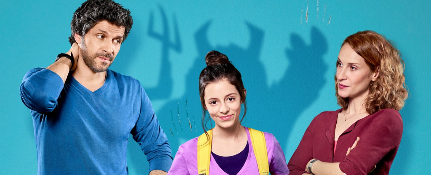 „Pubertier“ muss doppelt ran, „Zarah“ wird ins Nachtprogramm verbannt – ZDF-Seriendonnerstag nach nur zwei Folgen Geschichte – Bild: ZDF/​Tobias Schult