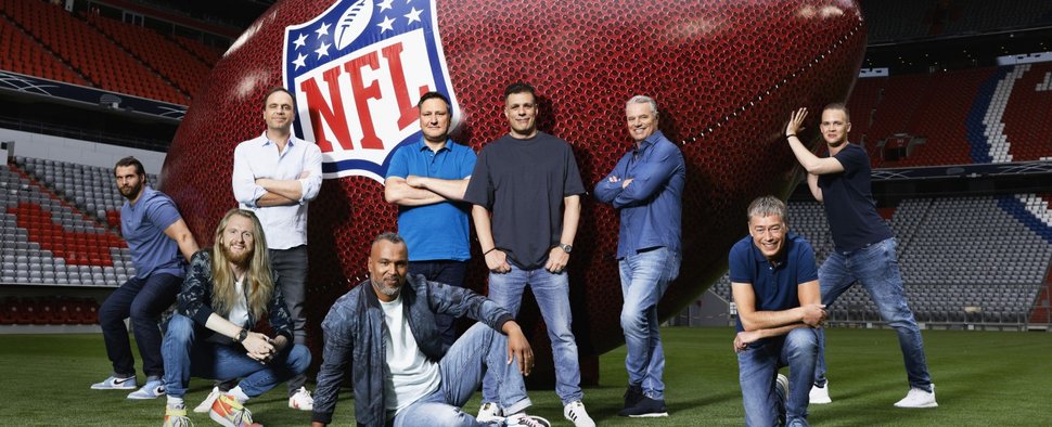 Das „ran Football“-Team von ProSieben verabschiedete sich mit dem 57. Super Bowl von den Zuschauern. – Bild: ProSieben / Benjamin Kis