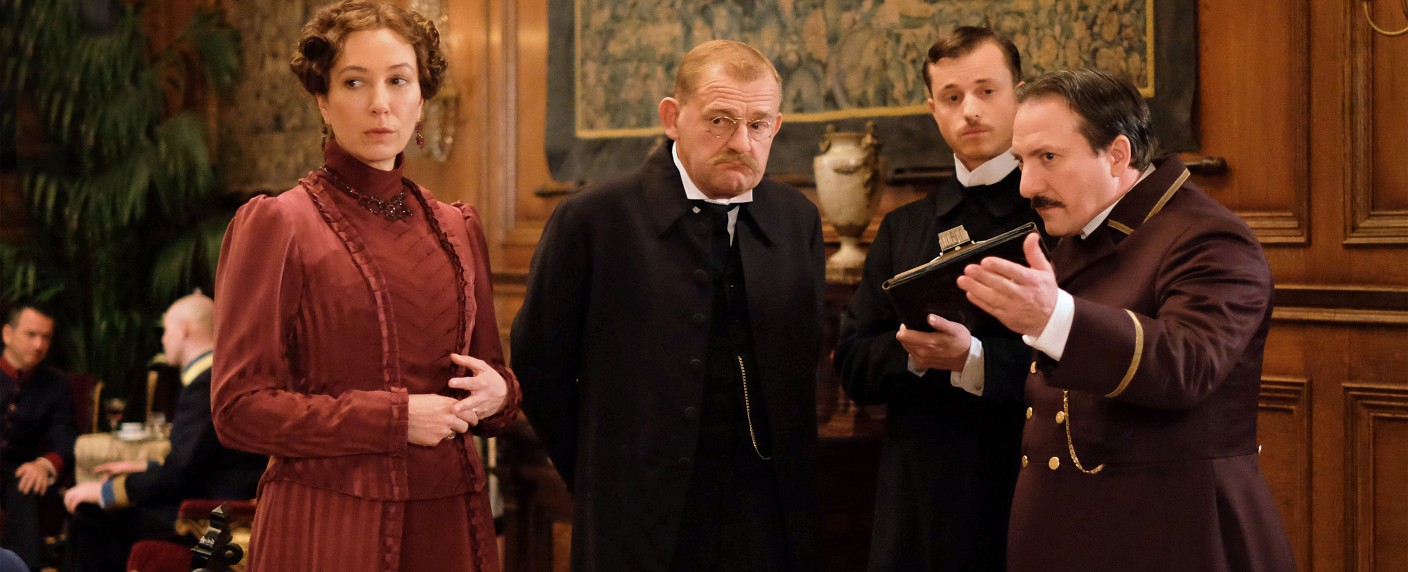 Quoten: „Das Sacher“ eröffnet vor sieben Millionen Zuschauern – Gute Werte für „TBBT“, „IBES“ und „NCIS“ – Bild: ORF/​MR Film/​Petro Domenigg