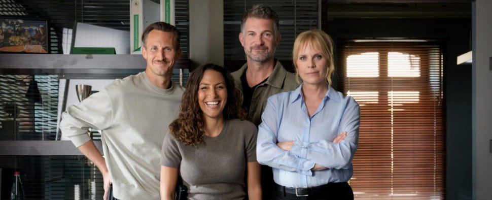 Das „SOKO Leipzig“-Team besteht ab Staffel 27 aus (v. l.) Moritz Brenner (Johannes Hendrik Langer), Kim Nowak (Amy Mußul), Dirk Trebbe (Simon Böer) und Ina Zimmermann (Melanie Marschke) – Bild: ZDF/Steffen Junghans