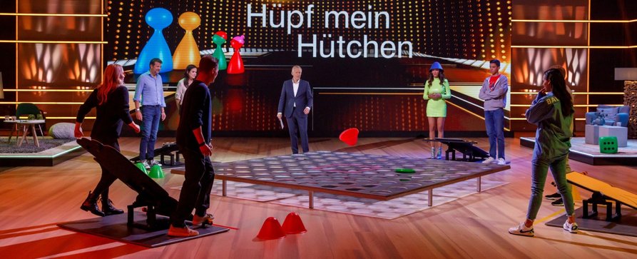 „Das Spiel beginnt!“: ZDF bringt Kerner-Spielshow überraschend zurück – Spieleabend mit Pocher, Pooth, Schweiger, Zimmermann und Wiesinger – Bild: ZDF/​Morris Mac Matzen