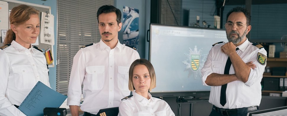 Das Team der „WaPo Elbe“: (v. l.) Carina Wiese, Ferdi Özten, Barbara Prakopenk und dnan Maral – Bild: ARD/Rudolf Wernicke