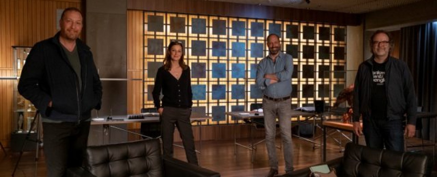 „Die Zeugen“: Drehstart für erste TVNOW-Serie – Alexandra Maria Lara in halbstündigem Drama der UFA Fiction – Bild: UFA