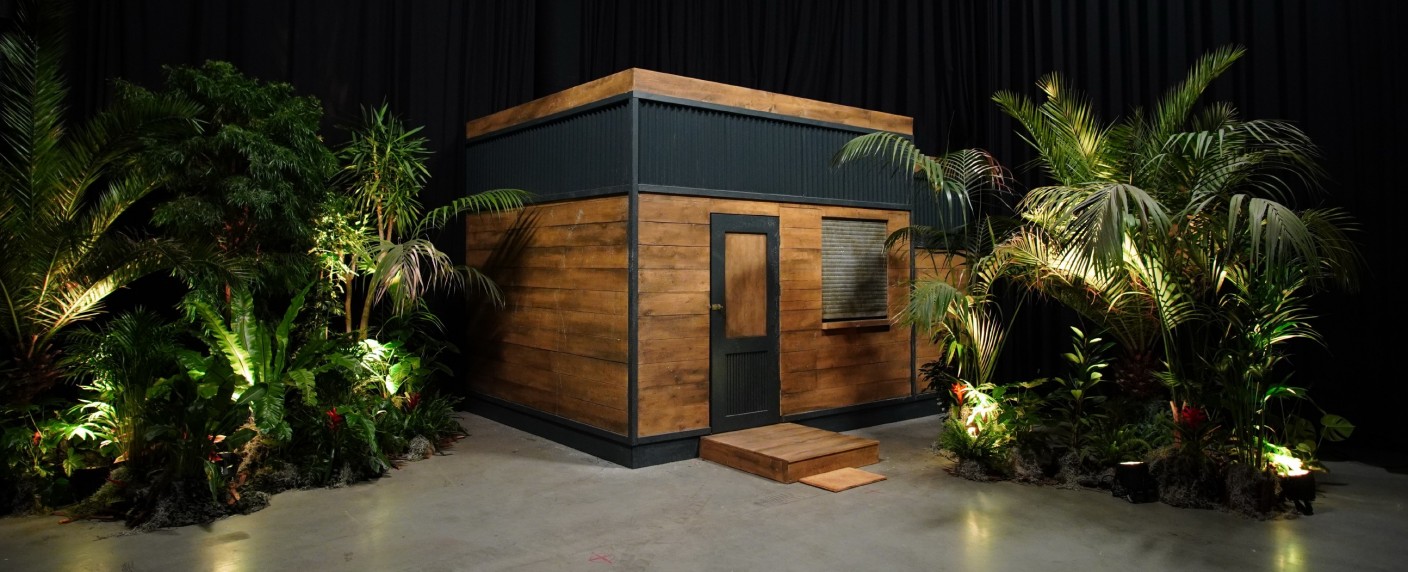 Dschungelshow statt Dschungelcamp: Alles Infos zum Start im Überblick – Anwärter leben je drei Tage lang im „Tiny House“ – Bild: TVNOW/​Stefan Gregorowius