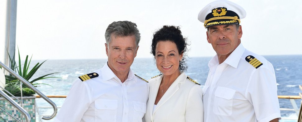 „Das Traumschiff“: Nick Wilder, Barbara Wussow und Sascha Hehn – Bild: ZDF/Dirk Bartling