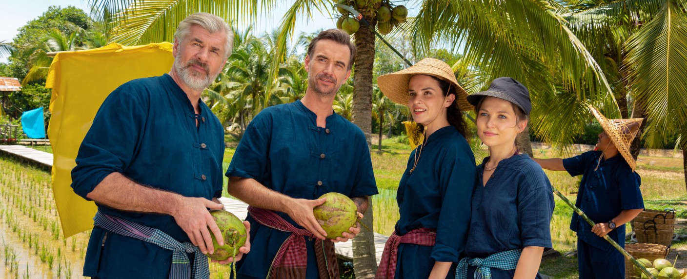 „Das Traumschiff“: Promi-Gäste und Ziel der Osterreise verkündet – Influencer, TV-Koch und Ex-„Polizeiruf 110“-Kommissar – Bild: ZDF/​Dirk Bartling