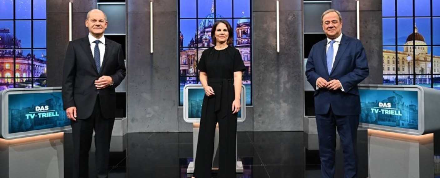 Quoten: Mehr als vier Millionen Zuschauer für drittes „TV-Triell“ – Starker Auftakt für „Mälzer und Henssler liefern ab!“, RTL geht mit „Jason Bourne“ unter – Bild: Seven.One/​Willi Weber