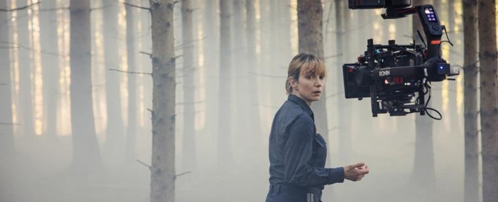 „Das Vergessen“: Julia Koschitz steht derzeit in Österreich für die neue Miniserie vor der Kamera – Bild: ARD Degeto Film/ORF/Odeon Fiction/Mona Film/Victoria Herbig
