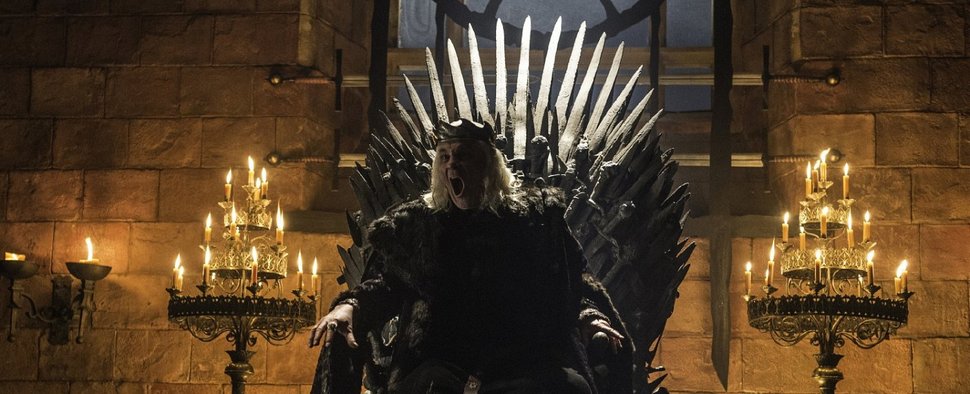 Zur Zeit des Turniers von Harrenhal saß Aerys II. Targaryen (hier: David Rintoul in „Game of Thrones“) auf dem Thron – Bild: HBO