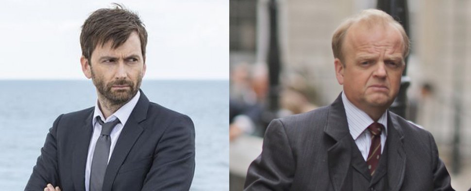 David Tennant (l.) und Toby Jones (r.) – Bild: ITV/Universal