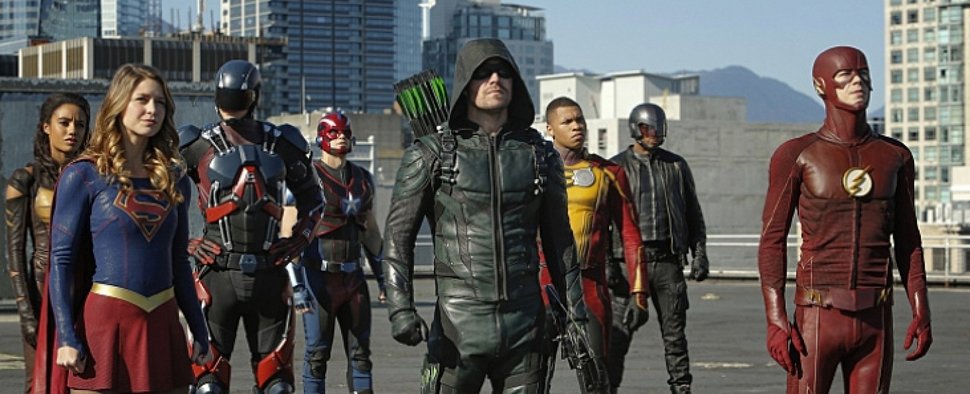 Werden beliebte DC-Superhelden in TV-Serien künftig mit Film-Helden vereint? – Bild: The CW