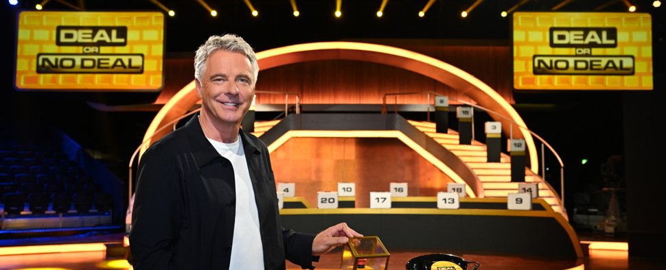 „Deal or No Deal“: Jörg Pilawa moderiert die Neuauflage des Gameshow-Klassikers – Bild: Sat.1/Joyn/Willi Weber