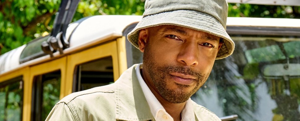 „Death in Paradise“ mit Don Gilet als DI Mervin Wilson – Bild: BBC/Red Planet Pictures/Lou Denim
