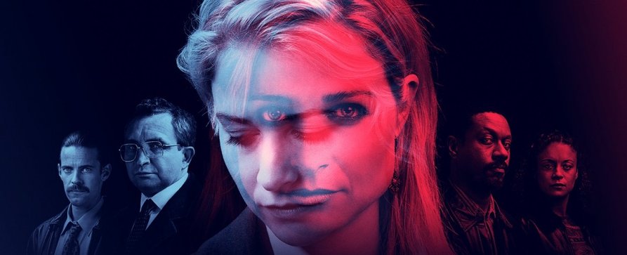 „Deceit“: Trailer und Termin für Undercover-Thriller mit Niamh Algar („Raised By Wolves“) – Junge Polizistin bei Jagd nach Sexualmörder auf falscher Fährte – Bild: Channel 4