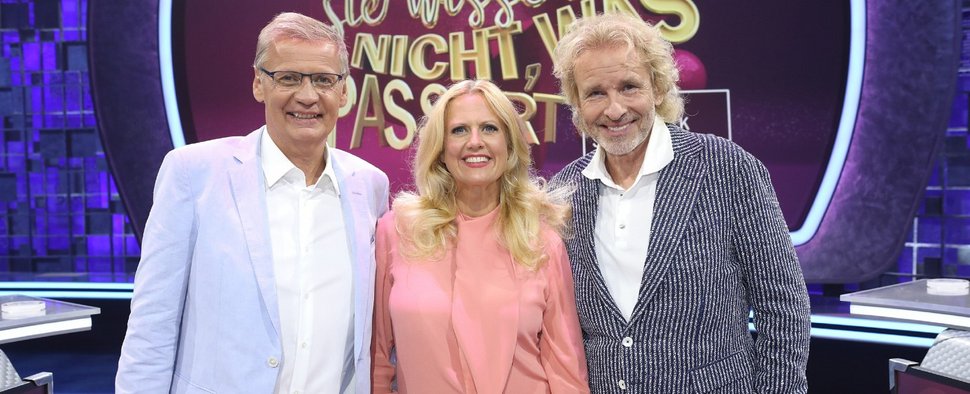 „Denn sie wissen nicht, was passiert“: (v. l.) Günther Jauch, Barbara Schöneberger und Thomas Gottschalk – Bild: MG RTL D / Frank Hempel