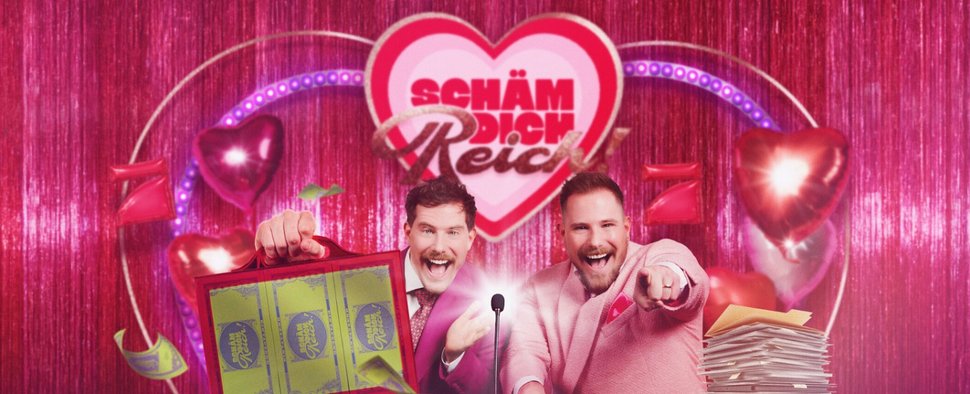 Dennis und Benni Wolter ziehen bei „Schäm dich Reich!“ im Hintergrund die Fäden – Bild: Joyn/Felix Görgens