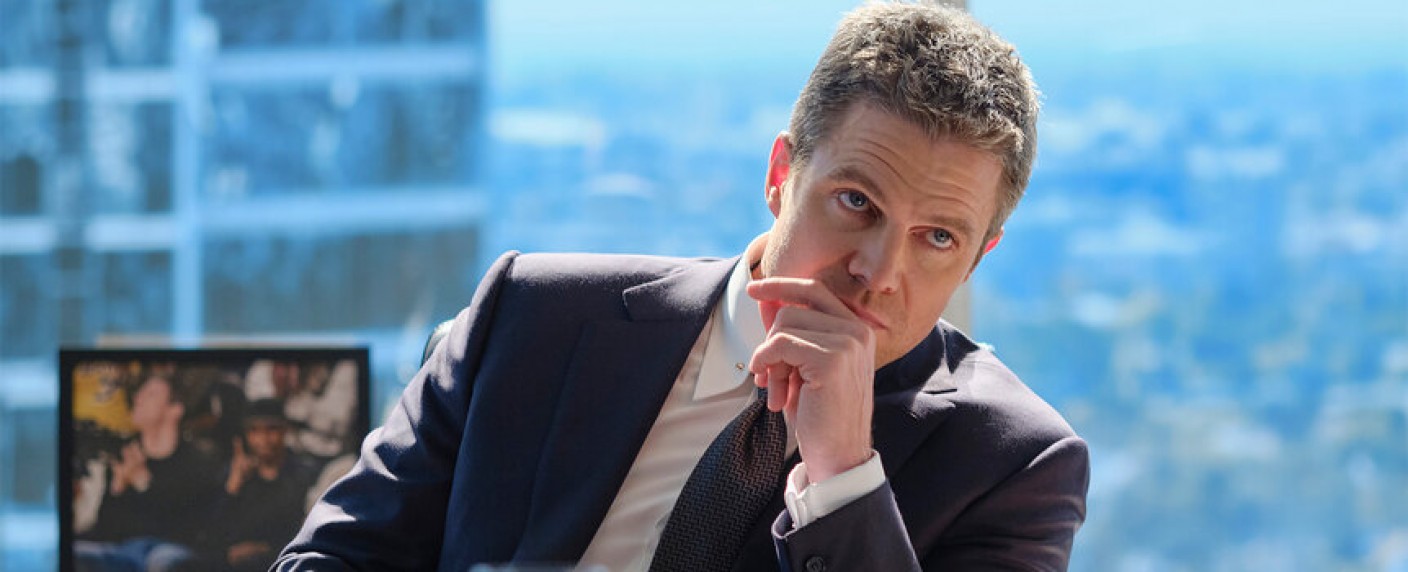 „Suits LA“: Stephen Amell als Starjurist mit Vatertrauma – Review – Dem zweiten Spin-Off der populären Anwaltsserie fehlen bislang die überzeugenden Argumente – Bild: NBC
