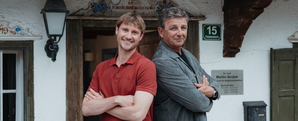 David Kästner (Frédéric Brossier, l.) und Dr. Martin Gruber (Hans Sigl) – Bild: ZDF und Sabine Finger