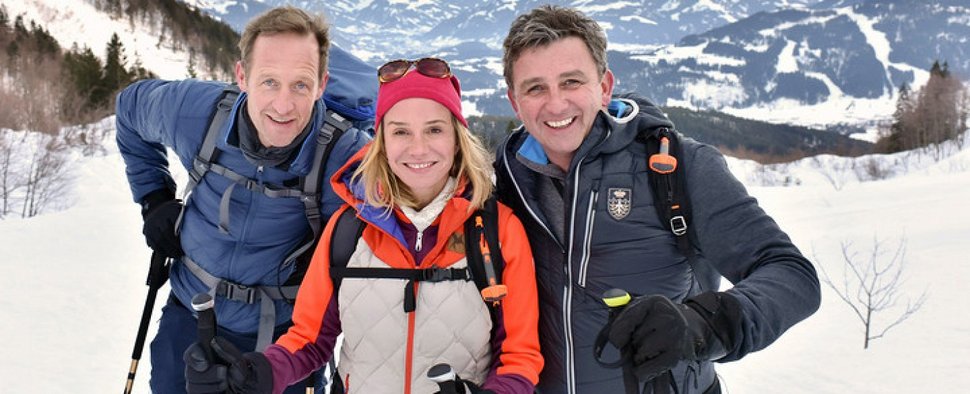 „Der Bergdoktor“: Stephan Kampwirth (Heiko Stubben), Nadeshda Brennicke (Hermine Stubben) und Hans Sigl (Martin Gruber) – Bild: ZDF/Bernd Schuller