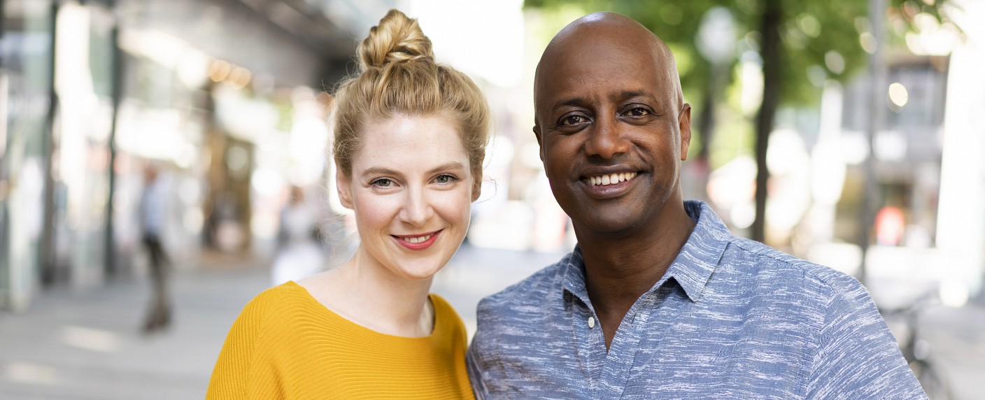 „Der beste Deal“: Neue ARD-Verbrauchersendung mit Annabell Neuhof und Yared Dibaba – Welche Produkte sind gut, günstig und wurden fair produziert? – Bild: WDR/​Ben Knabe