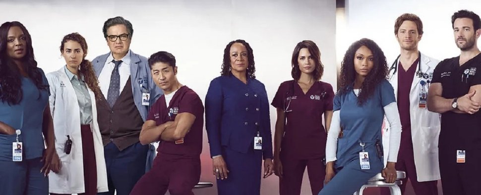 Der Cast der ersten Staffel von „Chicago Med“ im Jahr 2015 – Bild: NBC