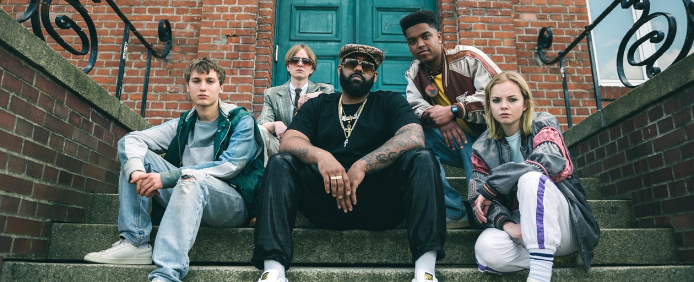 Hip-Hop-Serie „Almost Fly“ von „4 Blocks“-Machern erhält Starttermin – Anfänge der deutschen Hip-Hop-Musik – Bild: WarnerMedia