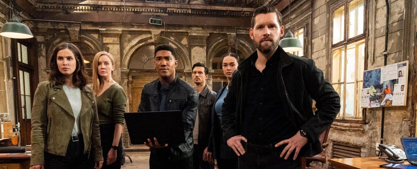 „FBI: International“: Staffel 2 feiert deutsche TV-Premiere – Scott Forrester (Luke Kleintank) und Fly-Team auf Reisen in Europa – Bild: CBS