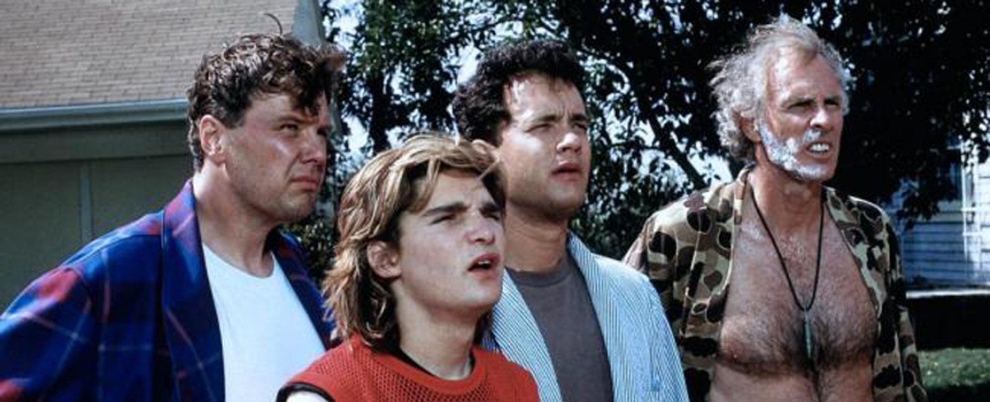 „Meine teuflischen Nachbarn“: Seth MacFarlane macht Tom-Hanks-Klassiker zur Serie – Erste Besetzung für Serienadaption gefunden – Bild: Universal Pictures