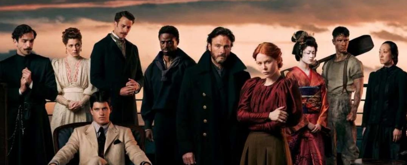 „1899“: Auch zweite Netflix-Serie der „Dark“-Macher fängt mit komplexer Düsternis ein – Review – Auswandererschiff auf dem Weg in die USA gerät in unheilvollen Strudel – Bild: Netflix/​Rasmus Voss