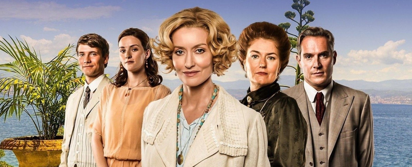 „Hotel Portofino“: Historiendrama mit Natascha McElhone geht in dritte Staffel – MagentaTV+ holt auch „Kohlrabenschwarz“ und „Boom Boom Bruno“ ins Angebot – Bild: BritBox