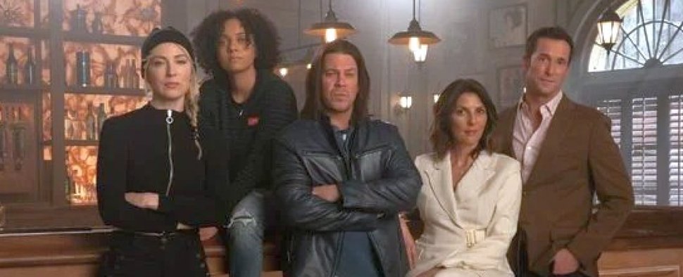 Der Cast von „Leverage 2.0“: Beth Riesgraf, Aleyse Shannon, Christian Kane, Gina Bellman und Noah Wyle – Bild: Freevee