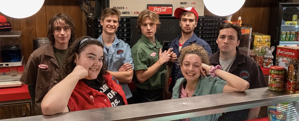 Der Cast von „Minimum Wage“ – Bild: Netflix/American High