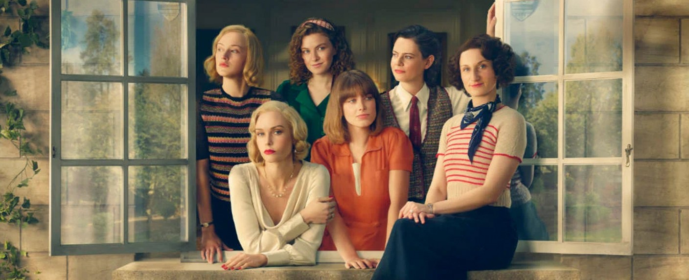 „Outrageous“: Trailer zur britischen Miniserie über das skandalöse Leben der Mitford-Schwestern – Mit Bessie Carter, Anna Chancellor und Shannon Watson in den Hauptrollen – Bild: BBC Studios/​ BritBox