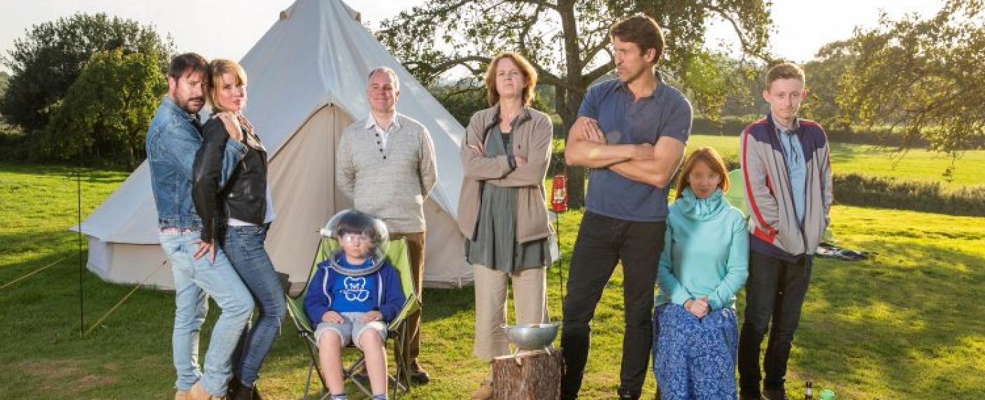 „Robin’s Test“: Britisches Sky bestellt neue Comedyserie – Camping-Trip wird zum Alptraum – Bild: Sky One